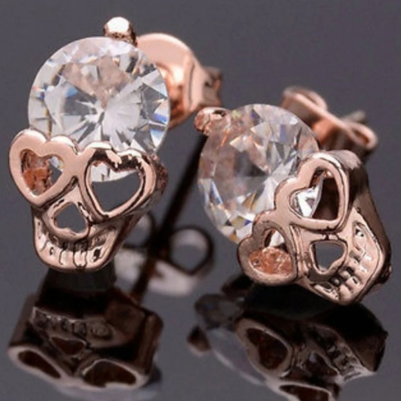 Jewelry - 3/$20❤❤❤Rhinestone Skull Stud Earrings